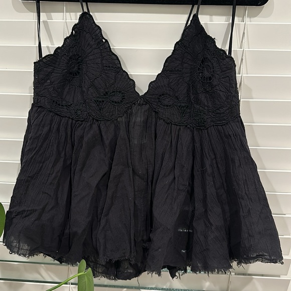 FREE PEOPLE ✨ Black Lace Boho Hippie Tank Top Distressed Bottom Size Small S - Picture 3 of 5